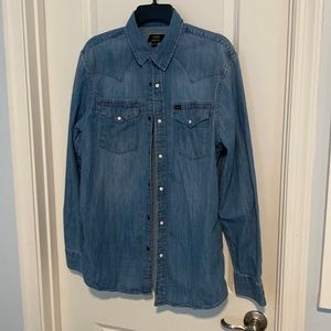 Lee Denim Shirt. Size M. EUC.